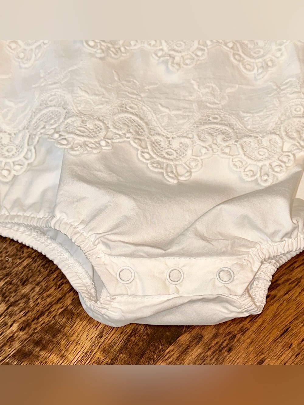 EUC Baby Girl Lace Romper in Size 6-9 months - Picture 5 of 9